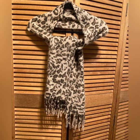 Derhy Leopard Print Angora Scarf - Picture 7 of 16